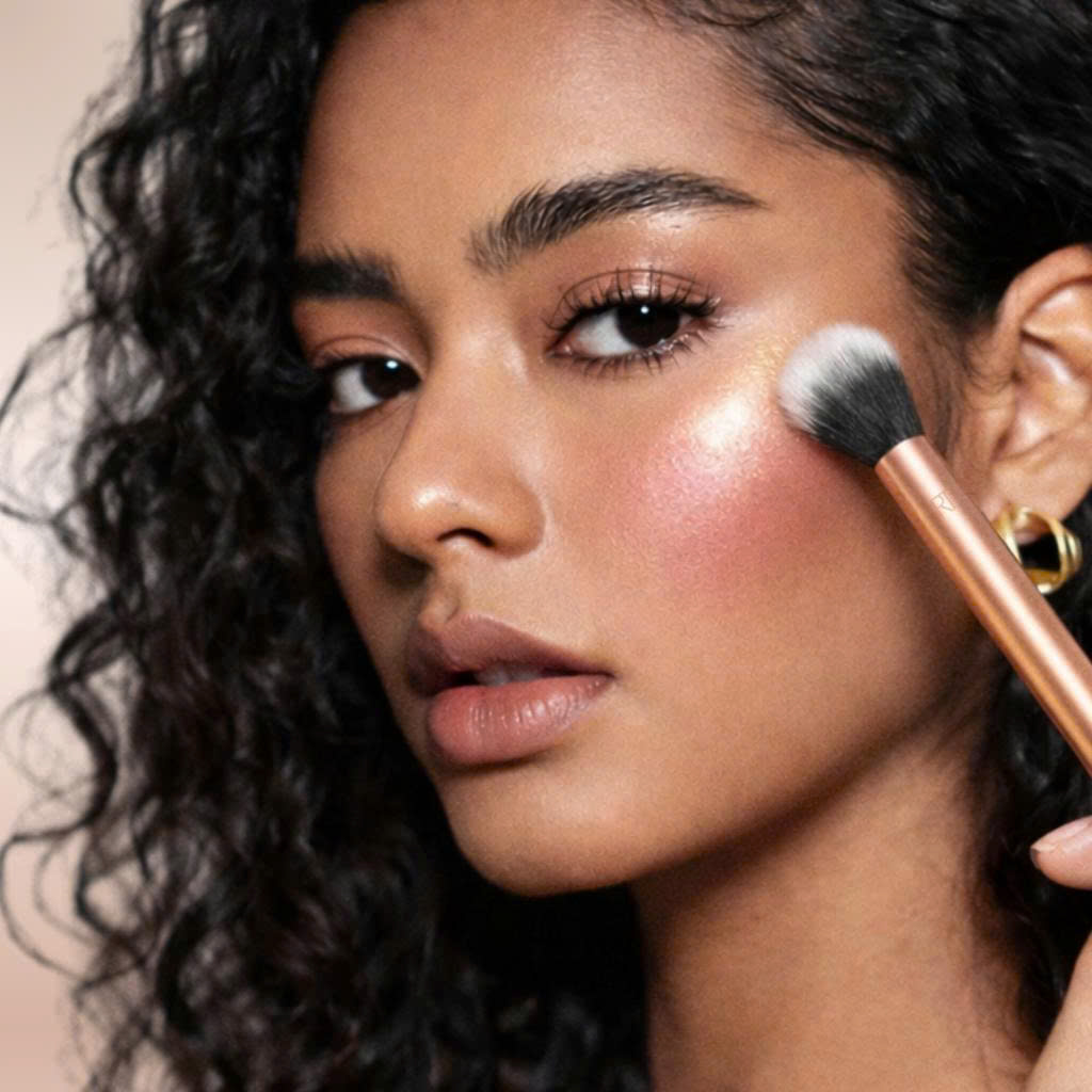 Cọ Highlight Đầu Nhọn RT Real Techniques Tapered Highlighting Brush R110